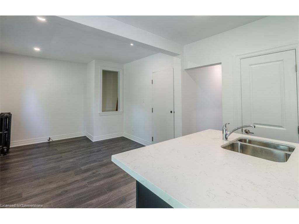 









115


Spadina

Avenue,
Hamilton,




ON
L8M 2X4

