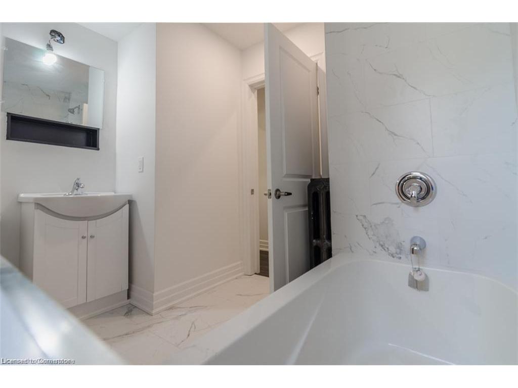 









115


Spadina

Avenue,
Hamilton,




ON
L8M 2X4

