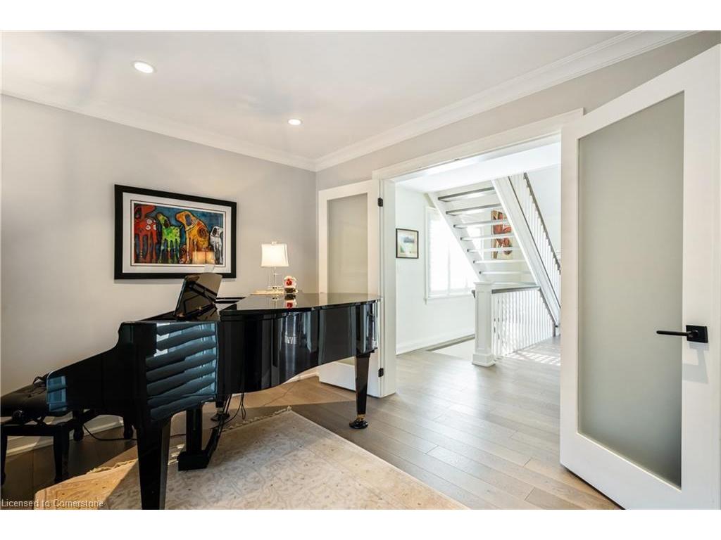 









573


Woodland

Avenue,
Burlington,




ON
L7R 2S3

