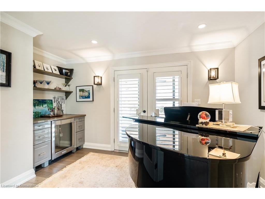 









573


Woodland

Avenue,
Burlington,




ON
L7R 2S3

