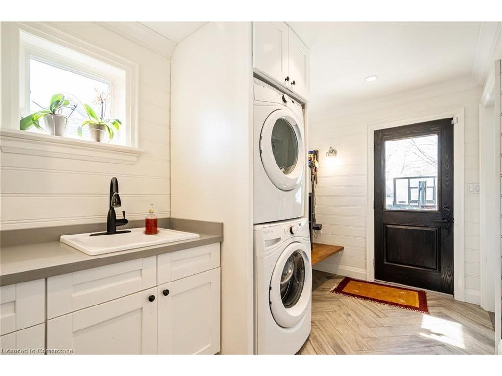 









573


Woodland

Avenue,
Burlington,




ON
L7R 2S3

