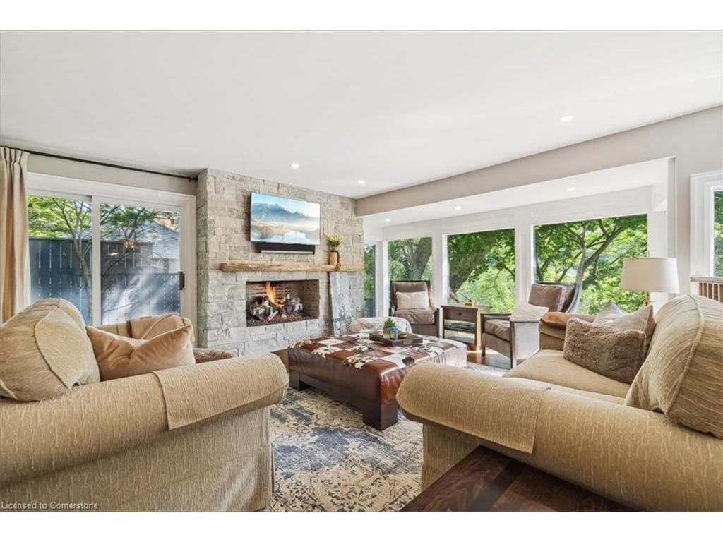 









382


Trafalgar

Road,
Oakville,




ON
L6J 3H5

