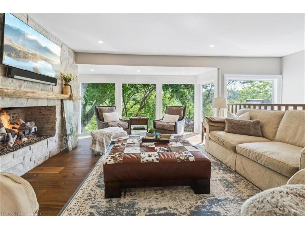 









382


Trafalgar

Road,
Oakville,




ON
L6J 3H5

