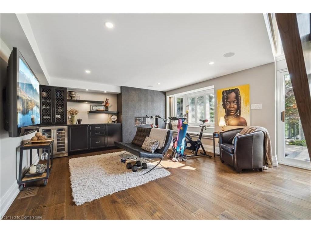 









382


Trafalgar

Road,
Oakville,




ON
L6J 3H5

