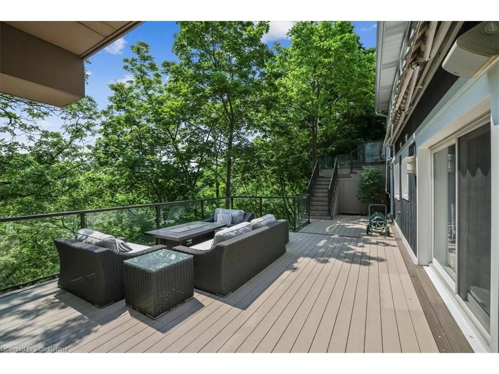 









382


Trafalgar

Road,
Oakville,




ON
L6J 3H5

