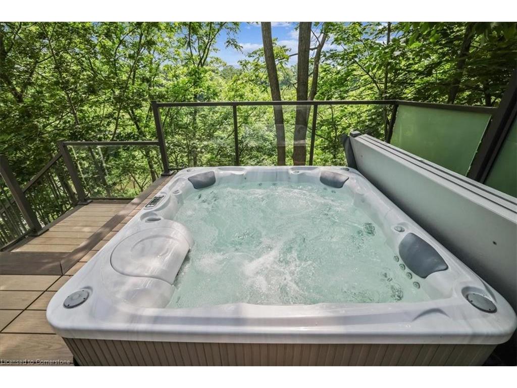 









382


Trafalgar

Road,
Oakville,




ON
L6J 3H5

