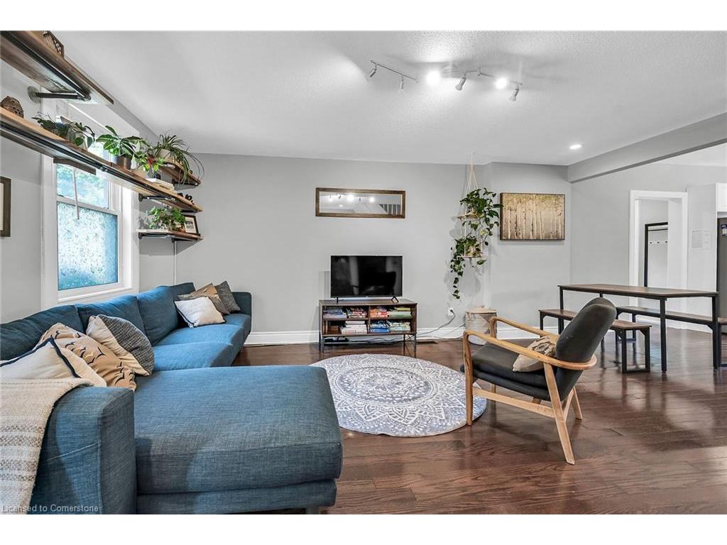 









287


King

Street West,
Dundas,




ON
L9H 1W3

