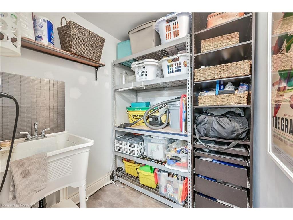 









287


King

Street West,
Dundas,




ON
L9H 1W3

