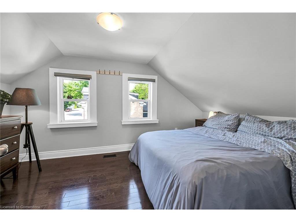 









287


King

Street West,
Dundas,




ON
L9H 1W3

