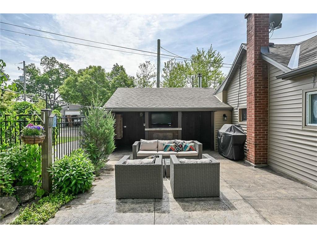 









287


King

Street West,
Dundas,




ON
L9H 1W3

