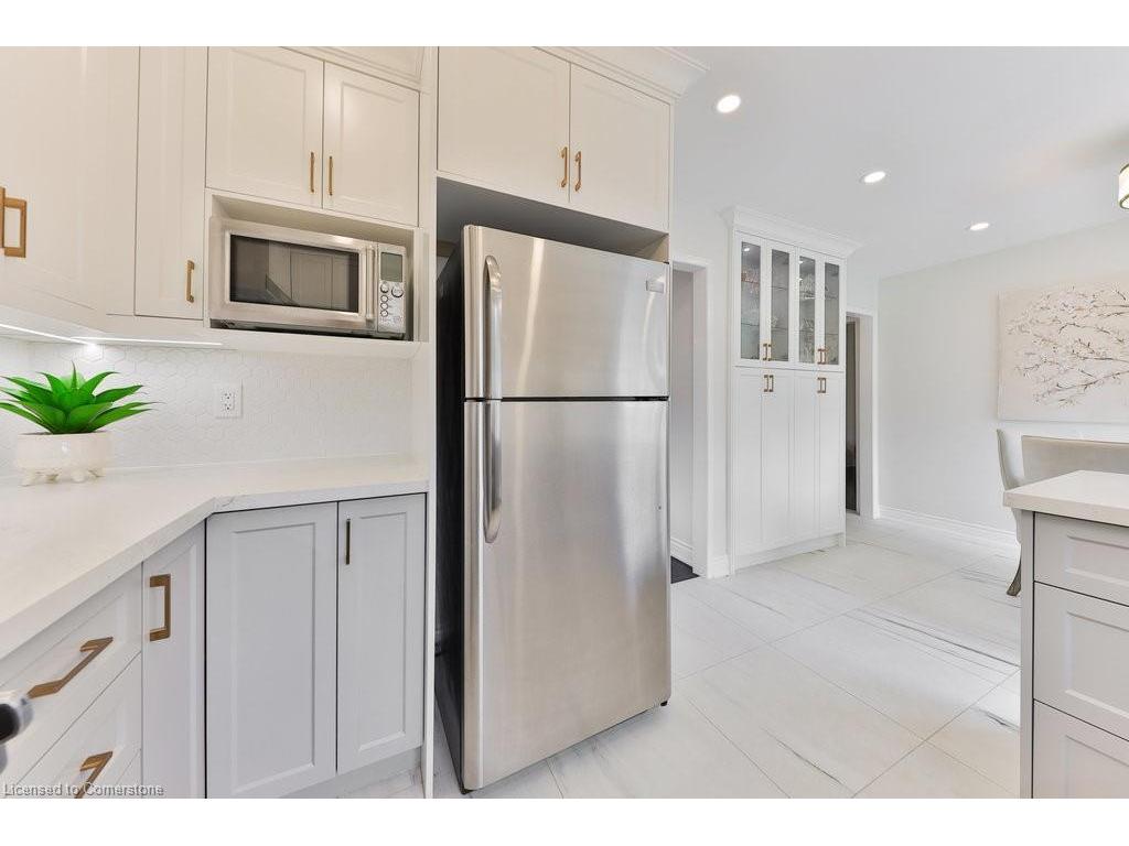 









296


Evergreen

Crescent,
Oakville,




ON
L6H 4P5

