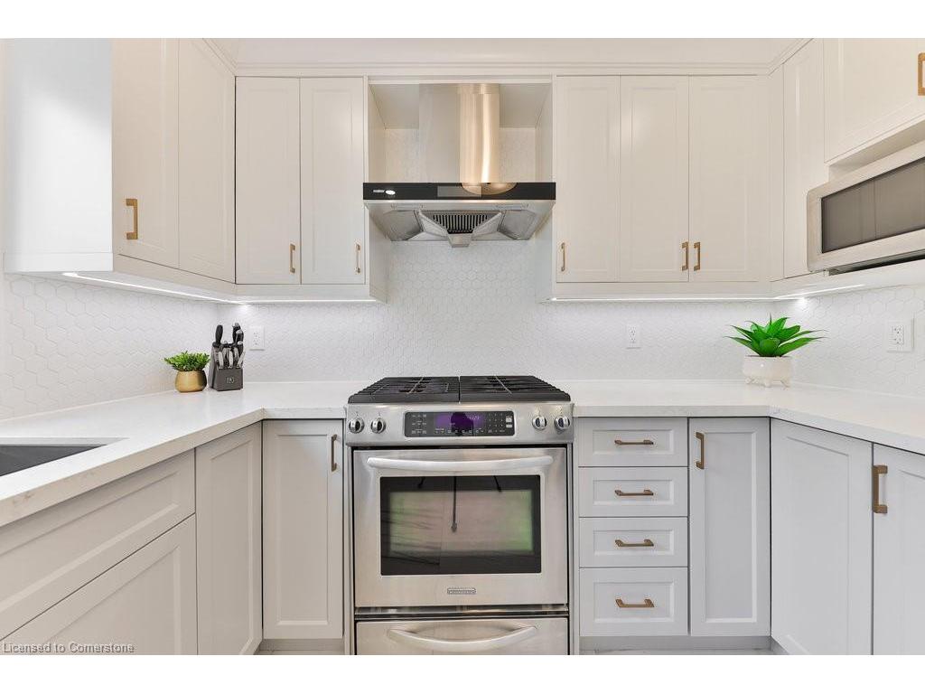 









296


Evergreen

Crescent,
Oakville,




ON
L6H 4P5

