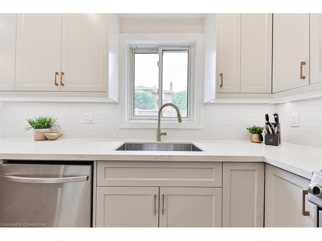 









296


Evergreen

Crescent,
Oakville,




ON
L6H 4P5

