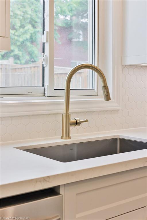 









296


Evergreen

Crescent,
Oakville,




ON
L6H 4P5


