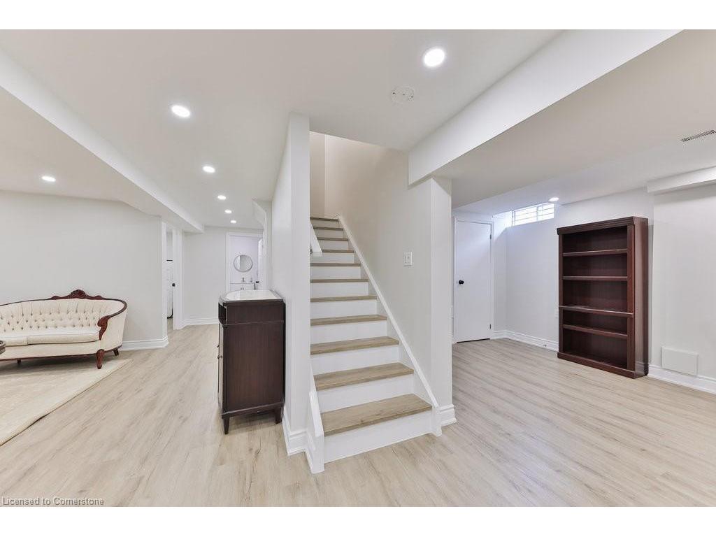 









296


Evergreen

Crescent,
Oakville,




ON
L6H 4P5

