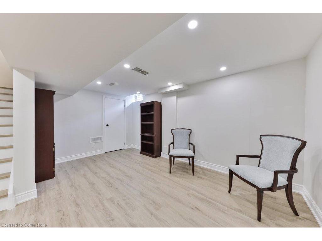 









296


Evergreen

Crescent,
Oakville,




ON
L6H 4P5

