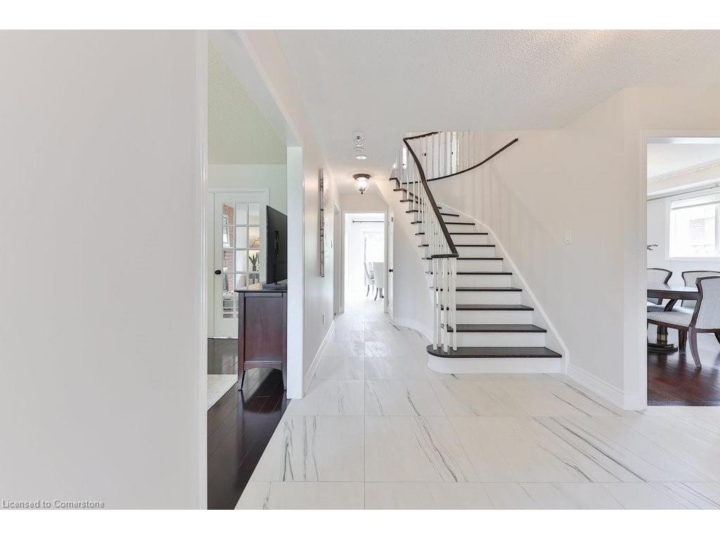 









296


Evergreen

Crescent,
Oakville,




ON
L6H 4P5

