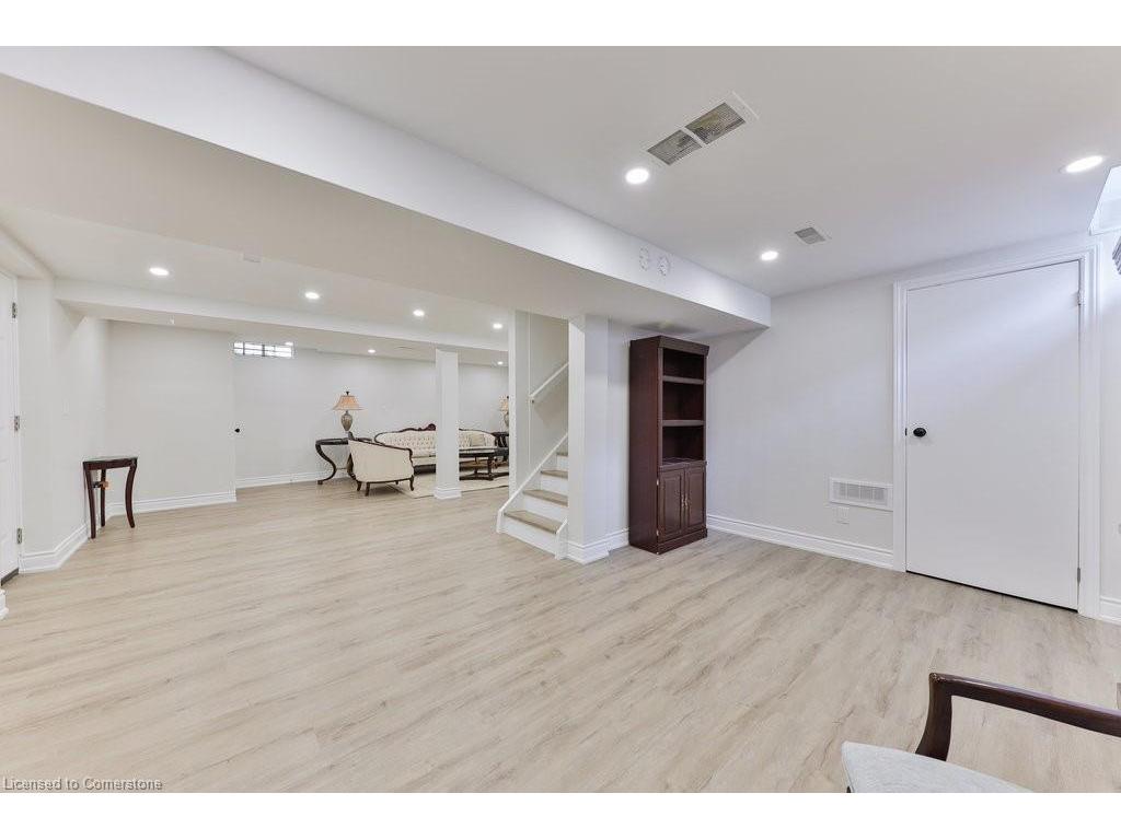 









296


Evergreen

Crescent,
Oakville,




ON
L6H 4P5

