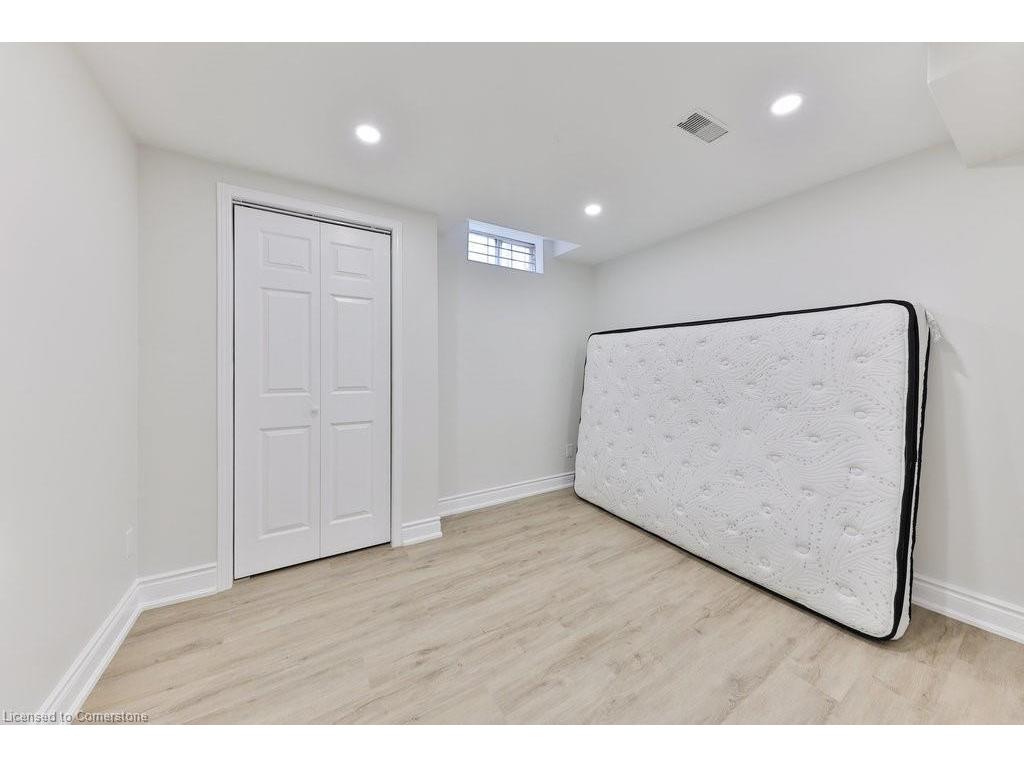 









296


Evergreen

Crescent,
Oakville,




ON
L6H 4P5

