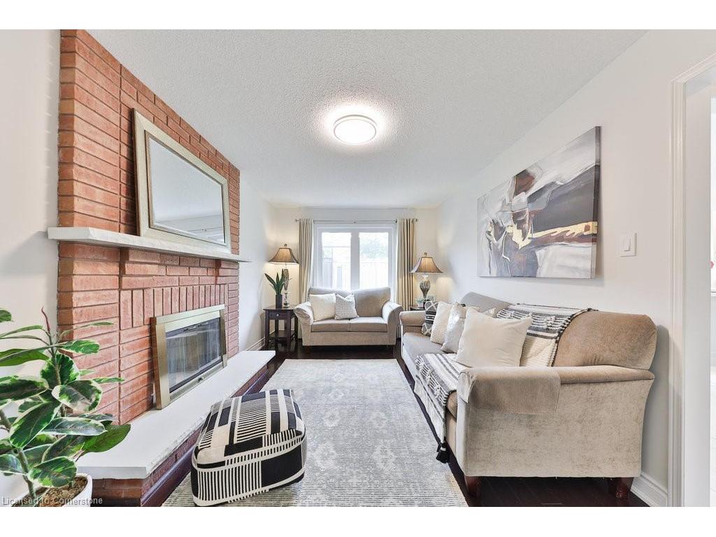 









296


Evergreen

Crescent,
Oakville,




ON
L6H 4P5

