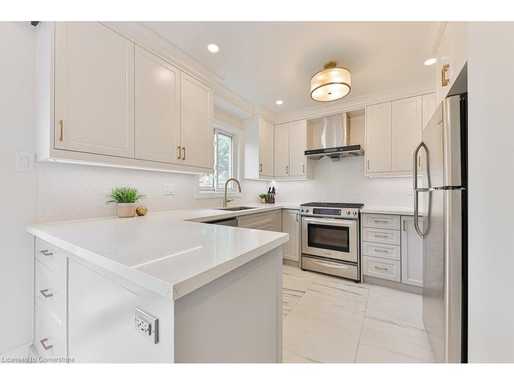









296


Evergreen

Crescent,
Oakville,




ON
L6H 4P5

