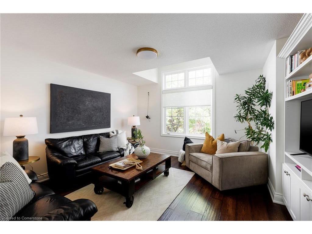 









2076


Rochester

Circle,
Oakville,




ON
L6M 5E2

