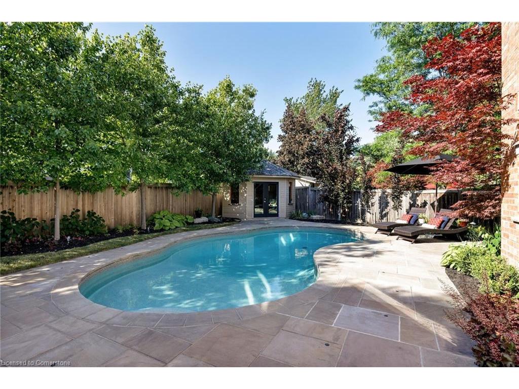 









2076


Rochester

Circle,
Oakville,




ON
L6M 5E2

