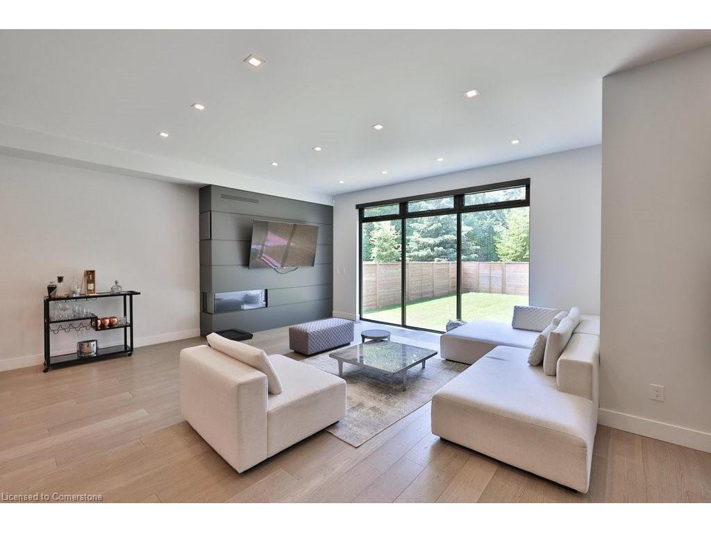 









890


Beechwood

Avenue,
Mississauga,




ON
L5G 4E2

