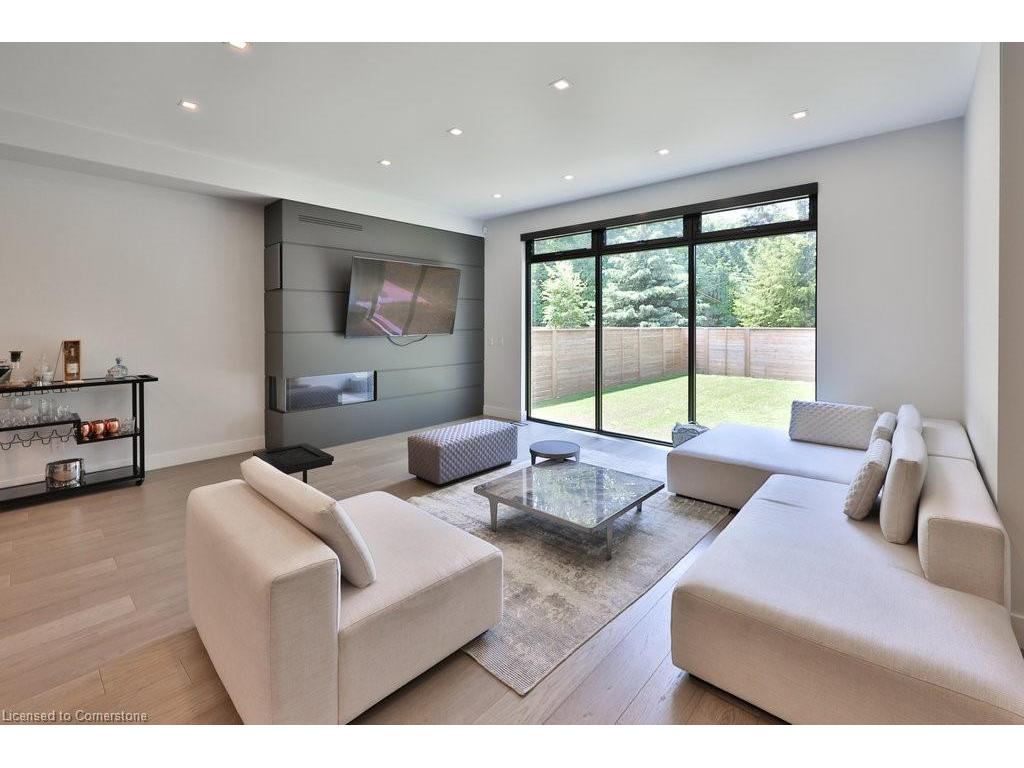 









890


Beechwood

Avenue,
Mississauga,




ON
L5G 4E2


