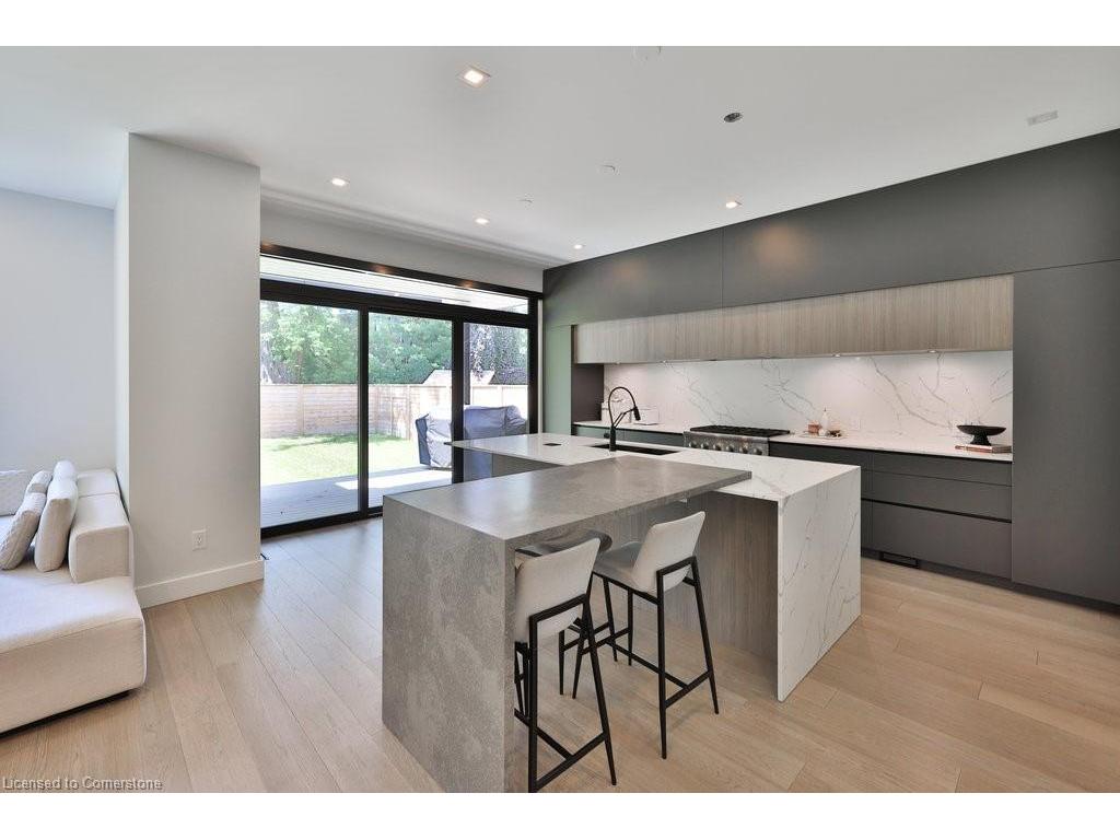 









890


Beechwood

Avenue,
Mississauga,




ON
L5G 4E2


