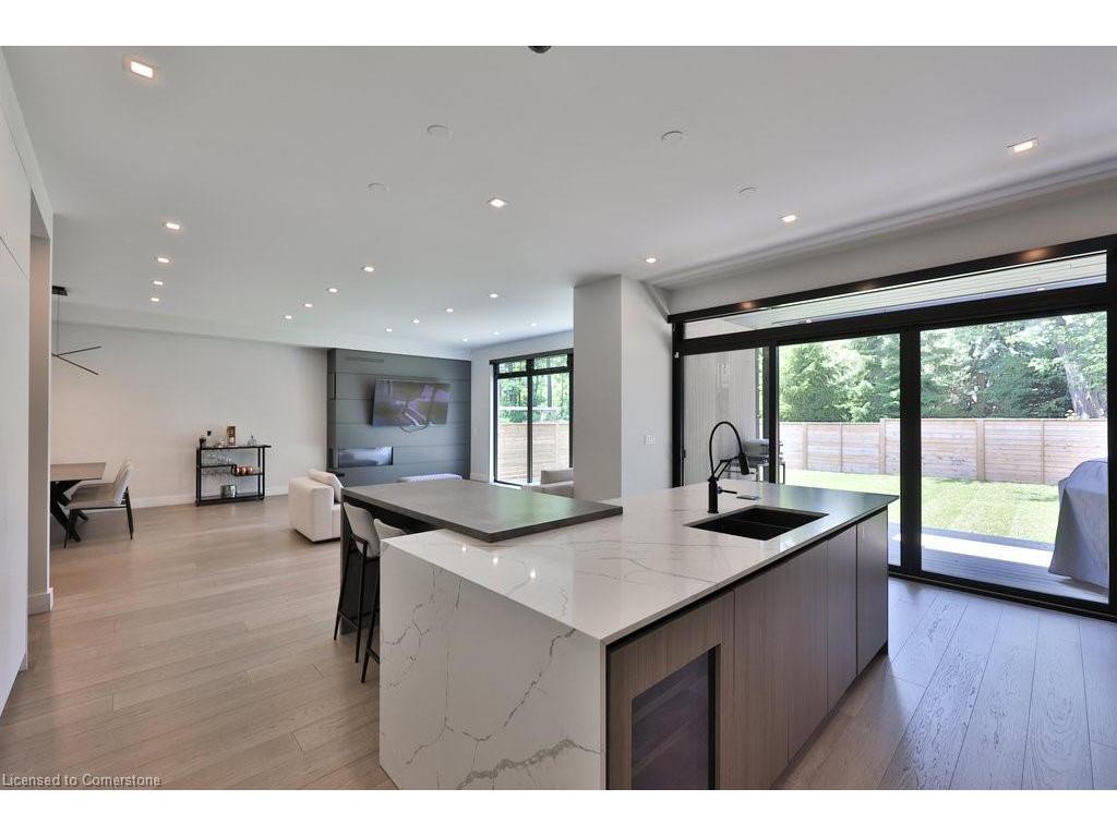 









890


Beechwood

Avenue,
Mississauga,




ON
L5G 4E2

