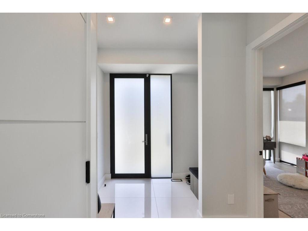 









890


Beechwood

Avenue,
Mississauga,




ON
L5G 4E2


