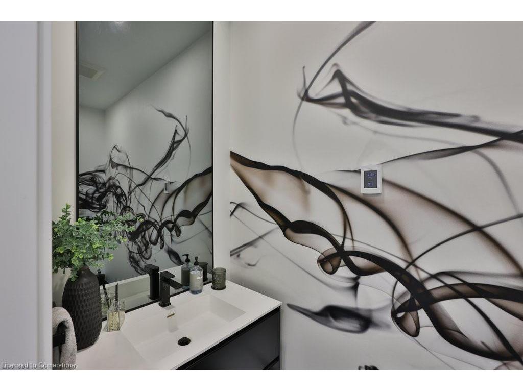 









890


Beechwood

Avenue,
Mississauga,




ON
L5G 4E2

