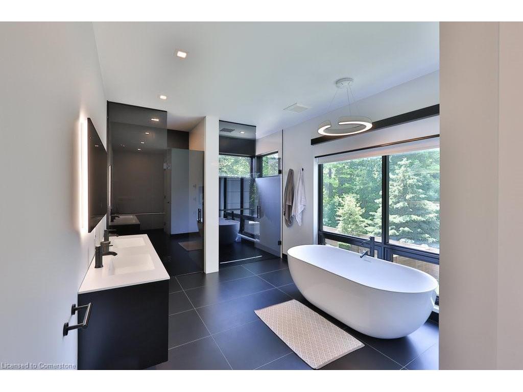 









890


Beechwood

Avenue,
Mississauga,




ON
L5G 4E2

