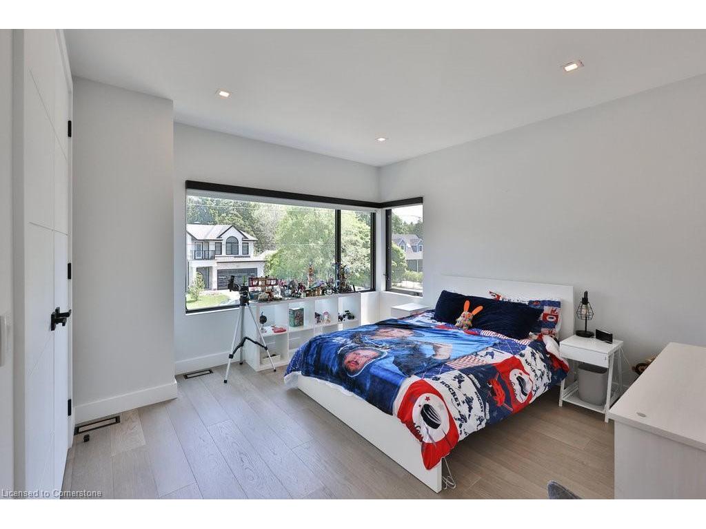 









890


Beechwood

Avenue,
Mississauga,




ON
L5G 4E2

