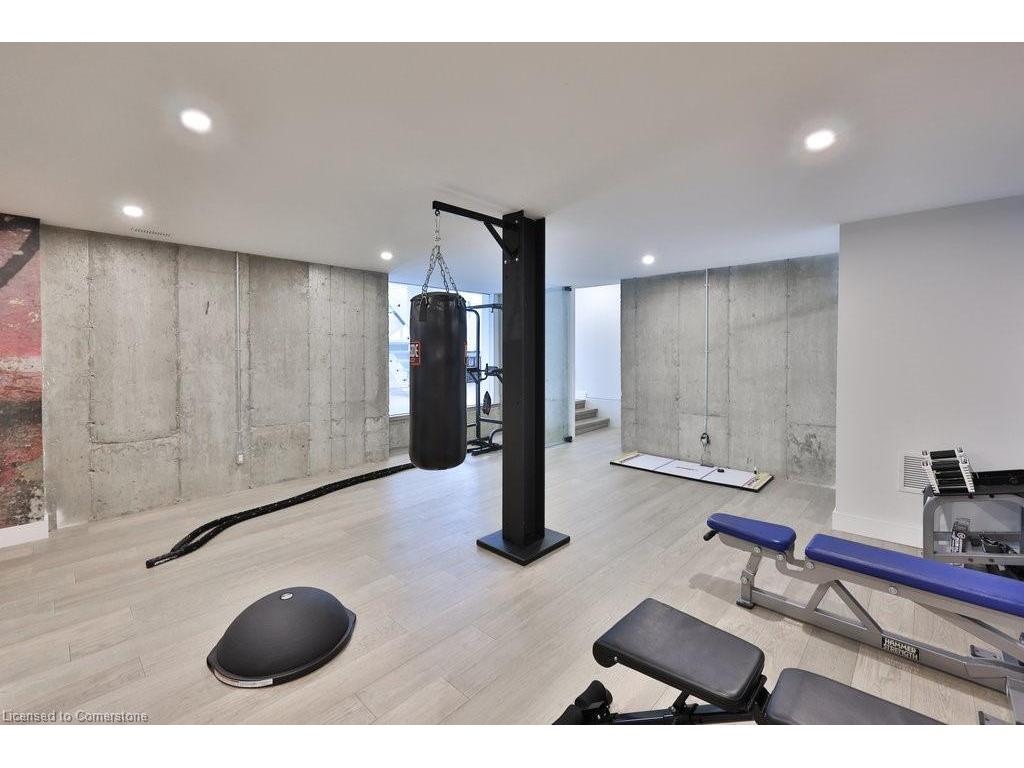 









890


Beechwood

Avenue,
Mississauga,




ON
L5G 4E2

