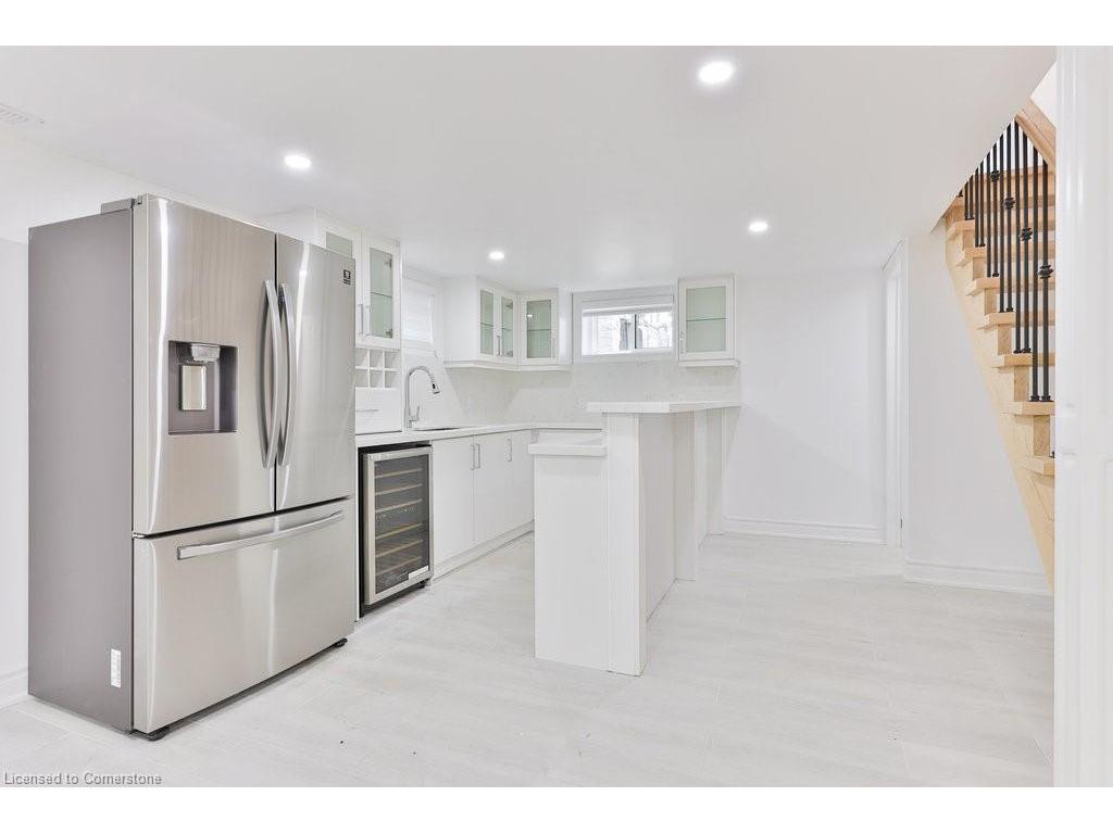 









1003


Lakeshore

Road West,
Oakville,




ON
L6L 1E7

