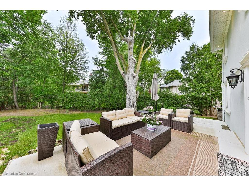 









1003


Lakeshore

Road West,
Oakville,




ON
L6L 1E7

