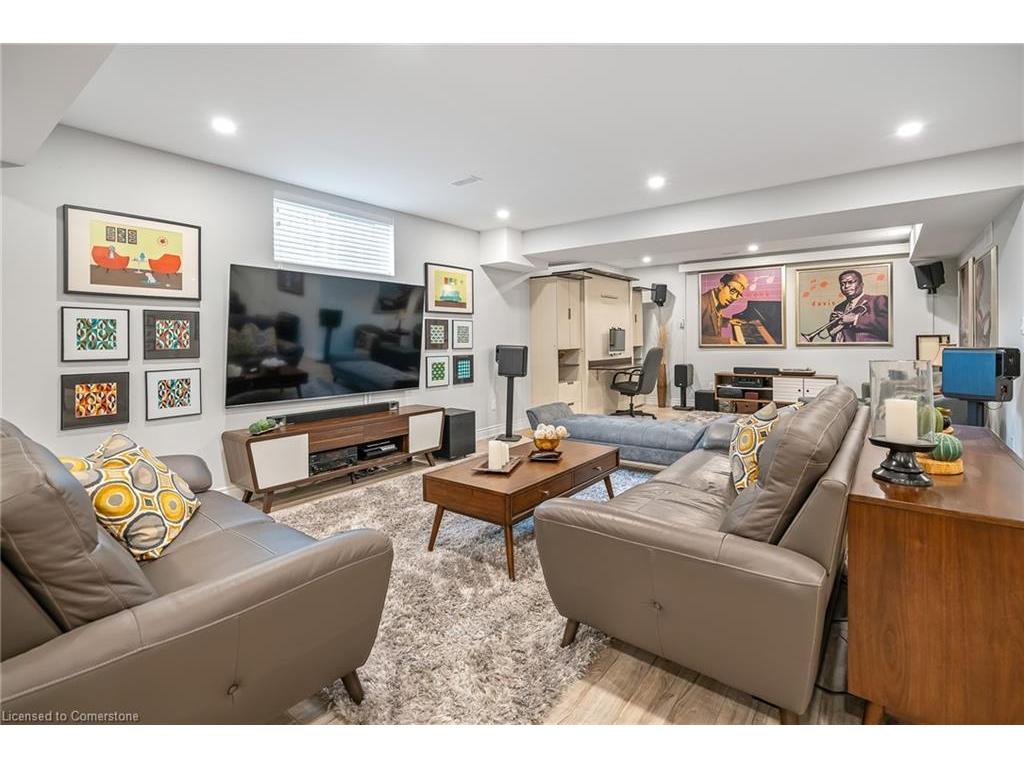 









48


Casablanca

Boulevard South,
Grimsby,




ON
L3M 3Z2

