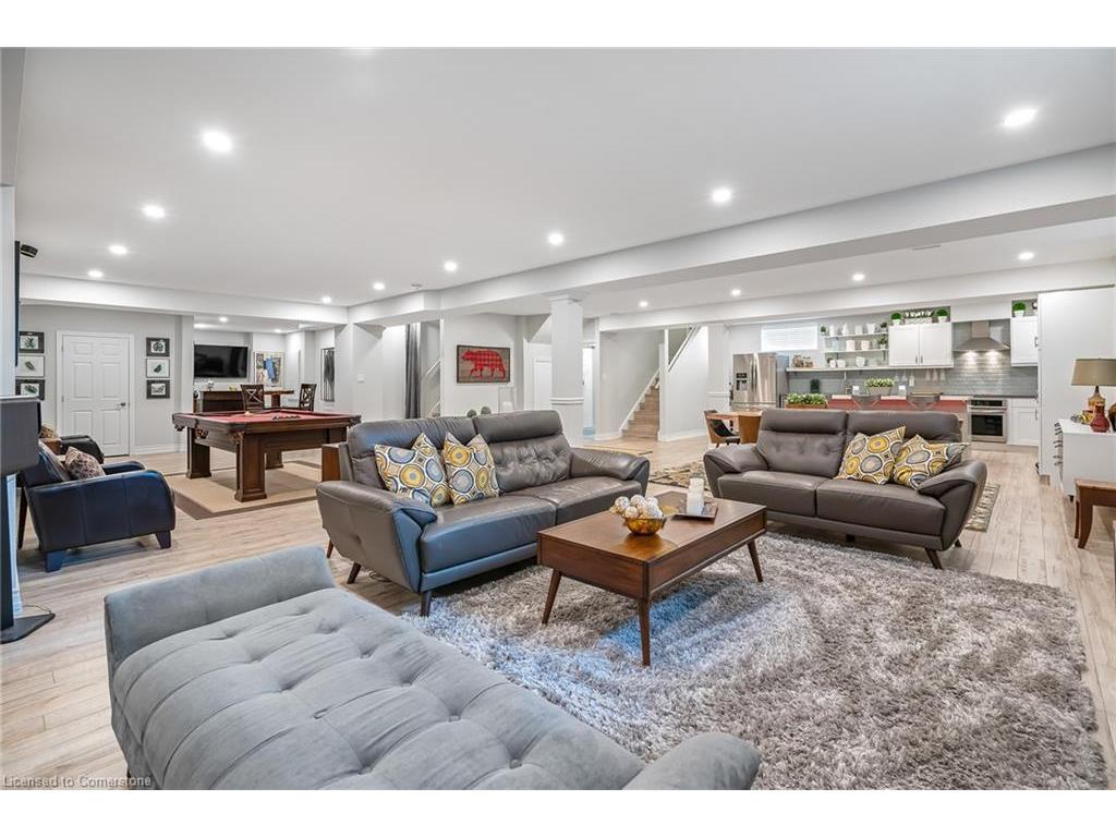 









48


Casablanca

Boulevard South,
Grimsby,




ON
L3M 3Z2

