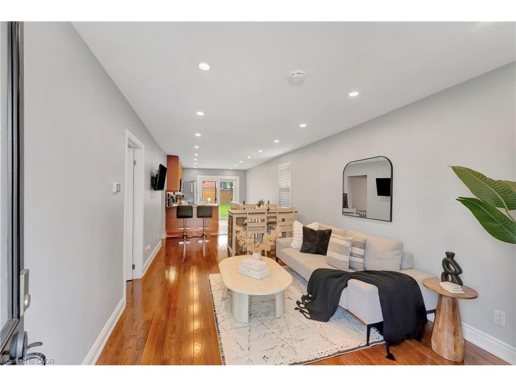 









746


Roxborough

Avenue,
Hamilton,




ON
L8H 1S8

