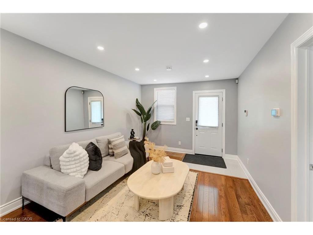 









746


Roxborough

Avenue,
Hamilton,




ON
L8H 1S8

