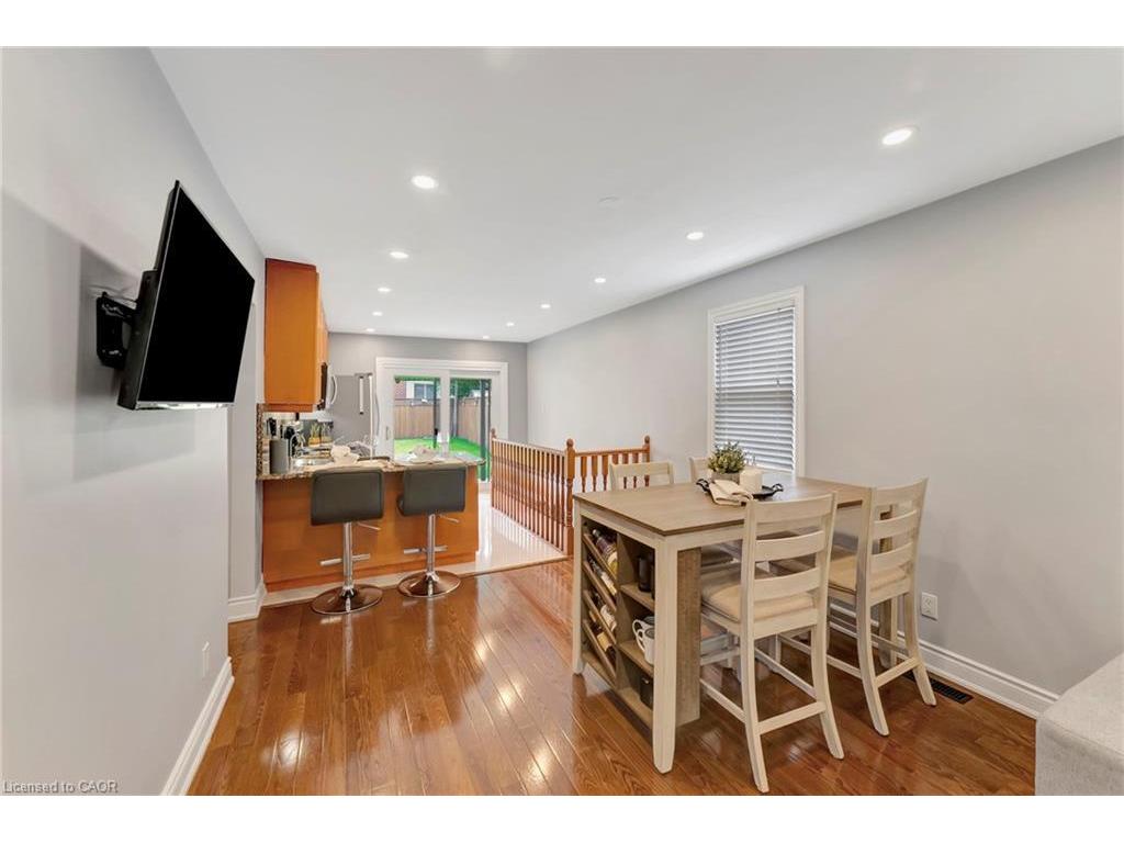 









746


Roxborough

Avenue,
Hamilton,




ON
L8H 1S8

