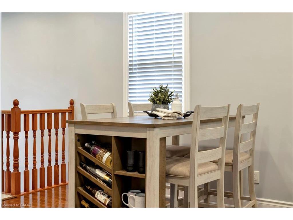 









746


Roxborough

Avenue,
Hamilton,




ON
L8H 1S8

