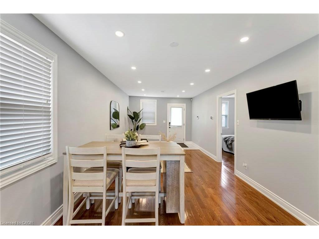 









746


Roxborough

Avenue,
Hamilton,




ON
L8H 1S8

