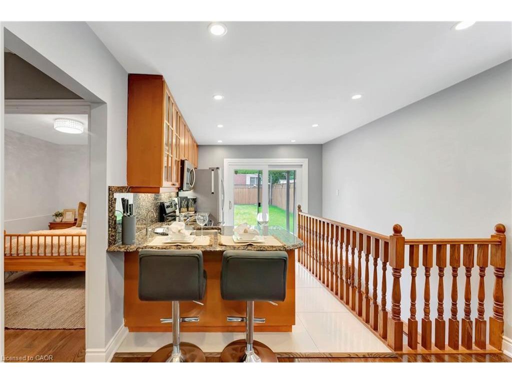 









746


Roxborough

Avenue,
Hamilton,




ON
L8H 1S8

