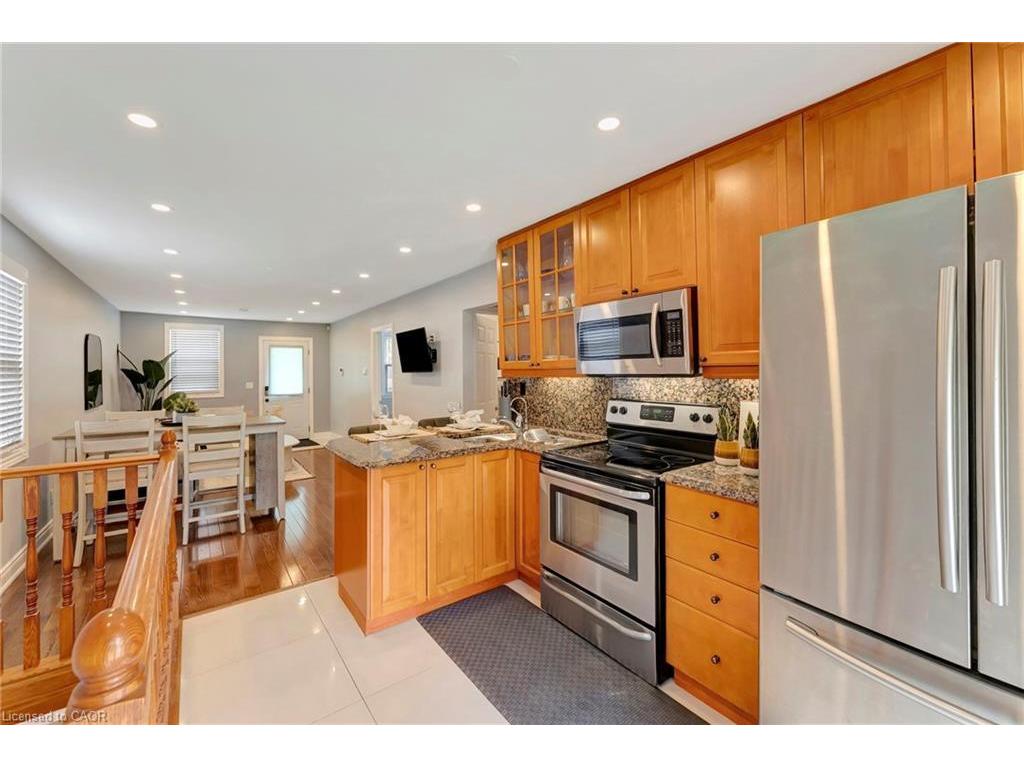 









746


Roxborough

Avenue,
Hamilton,




ON
L8H 1S8

