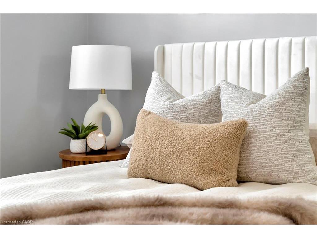 









746


Roxborough

Avenue,
Hamilton,




ON
L8H 1S8

