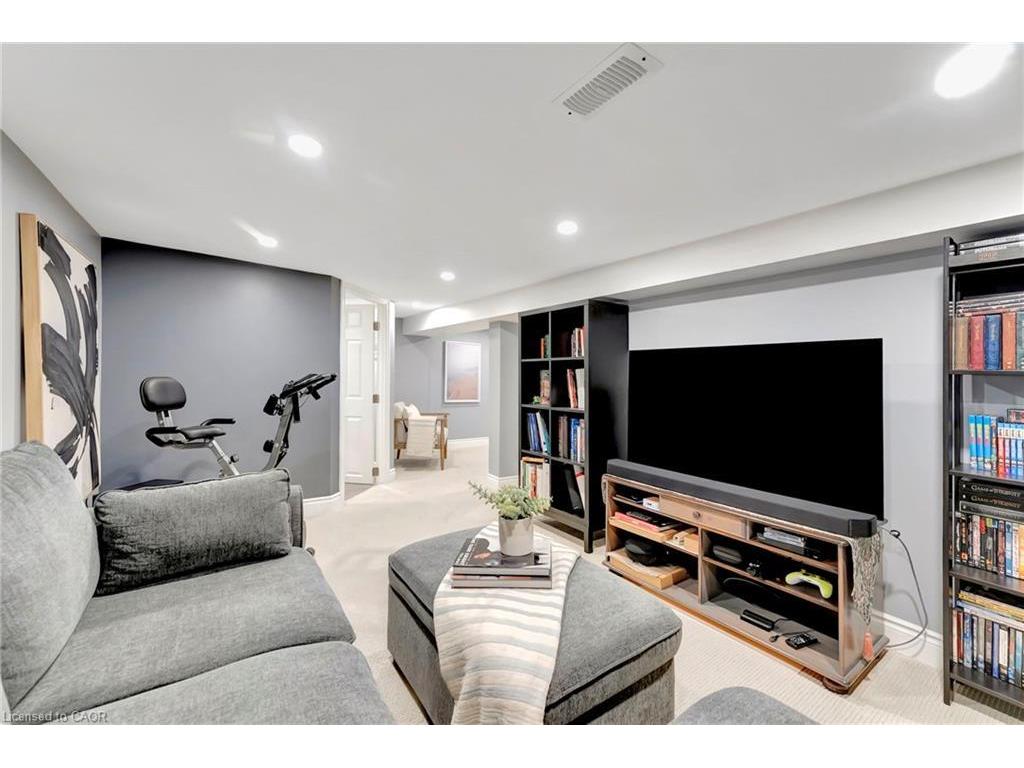 









746


Roxborough

Avenue,
Hamilton,




ON
L8H 1S8

