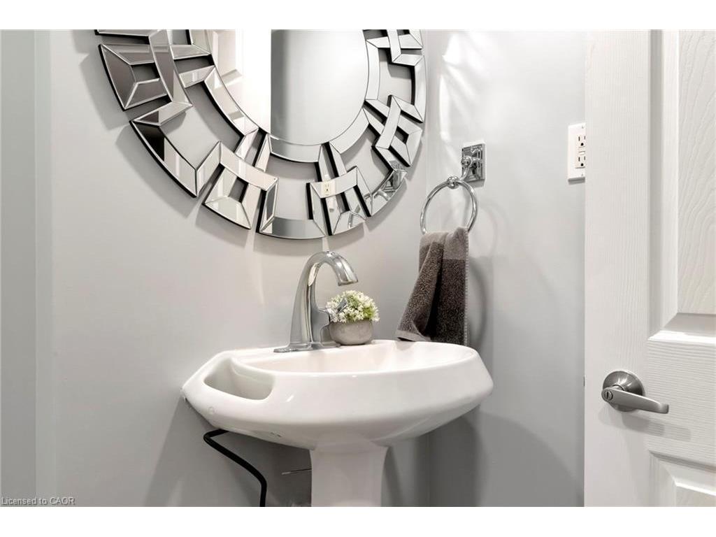 









746


Roxborough

Avenue,
Hamilton,




ON
L8H 1S8

